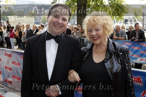 Amsterdam 3 oktober 2010
Premiere Petticoat in Carre. Marjan Berk met zoon
Peter Smulders bv