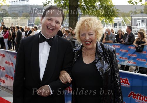 Amsterdam 3 oktober 2010
Premiere Petticoat in Carre. Marjan Berk met zoon
Peter Smulders bv