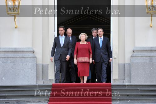 Den Haag 14 oktober 2010
Het kabinet van President Mark Rutte bij Koningin Beatrix op huis ten Bosch.Henk Kamp Hans Dillen Marja van Bijsterveldt Vliegenthart Gerd Leers Uri Rosenthal Maxim Verhagen Piet Hein Donner Ivo Opstelten Jan Kees de Jager Melanie Schultz van Haegen Maas Geesteranus en Edith Schippers