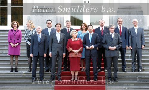 Den Haag 14 oktober 2010
Het kabinet van President Mark Rutte bij Koningin Beatrix op huis ten Bosch.Henk Kamp Hans Dillen Marja van Bijsterveldt Vliegenthart Gerd Leers Uri Rosenthal Maxim Verhagen Piet Hein Donner Ivo Opstelten Jan Kees de Jager Melanie Schultz van Haegen Maas Geesteranus en Edith Schippers