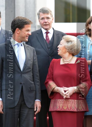 Den Haag 14 oktober 2010
Het kabinet van President Mark Rutte bij Koningin Beatrix op huis ten Bosch.Henk Kamp Hans Dillen Marja van Bijsterveldt Vliegenthart Gerd Leers Uri Rosenthal Maxim Verhagen Piet Hein Donner Ivo Opstelten Jan Kees de Jager Melanie Schultz van Haegen Maas Geesteranus en Edith Schippers