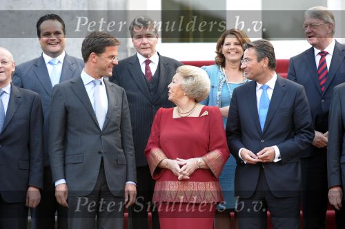 Den Haag 14 oktober 2010
Het kabinet van President Mark Rutte bij Koningin Beatrix op huis ten Bosch.Henk Kamp Hans Dillen Marja van Bijsterveldt Vliegenthart Gerd Leers Uri Rosenthal Maxim Verhagen Piet Hein Donner Ivo Opstelten Jan Kees de Jager Melanie Schultz van Haegen Maas Geesteranus en Edith Schippers