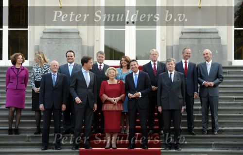 Den Haag 14 oktober 2010
Het kabinet van President Mark Rutte bij Koningin Beatrix op huis ten Bosch.Henk Kamp Hans Dillen Marja van Bijsterveldt Vliegenthart Gerd Leers Uri Rosenthal Maxim Verhagen Piet Hein Donner Ivo Opstelten Jan Kees de Jager Melanie Schultz van Haegen Maas Geesteranus en Edith Schippers