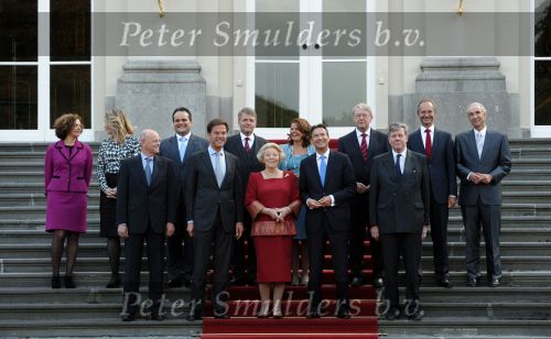 Den Haag 14 oktober 2010
Het kabinet van President Mark Rutte bij Koningin Beatrix op huis ten Bosch.Henk Kamp Hans Dillen Marja van Bijsterveldt Vliegenthart Gerd Leers Uri Rosenthal Maxim Verhagen Piet Hein Donner Ivo Opstelten Jan Kees de Jager Melanie Schultz van Haegen Maas Geesteranus en Edith Schippers