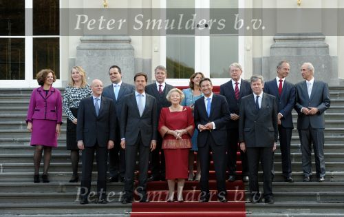 Den Haag 14 oktober 2010
Het kabinet van President Mark Rutte bij Koningin Beatrix op huis ten Bosch.Henk Kamp Hans Dillen Marja van Bijsterveldt Vliegenthart Gerd Leers Uri Rosenthal Maxim Verhagen Piet Hein Donner Ivo Opstelten Jan Kees de Jager Melanie Schultz van Haegen Maas Geesteranus en Edith Schippers
