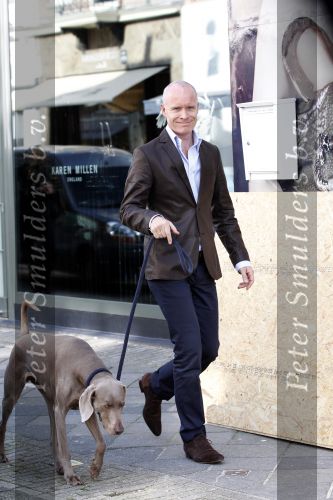 Amsterdam 29 september 2010
Mart Visser aan het wandelen met zijn hond.
Peter Smulders bv