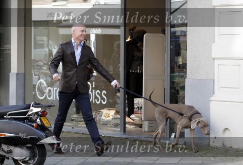 Amsterdam 29 september 2010
Mart Visser aan het wandelen met zijn hond.
Peter Smulders bv