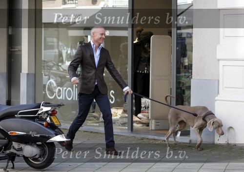 Amsterdam 29 september 2010
Mart Visser aan het wandelen met zijn hond.
Peter Smulders bv