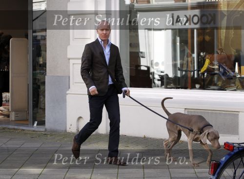 Amsterdam 29 september 2010
Mart Visser aan het wandelen met zijn hond.
Peter Smulders bv