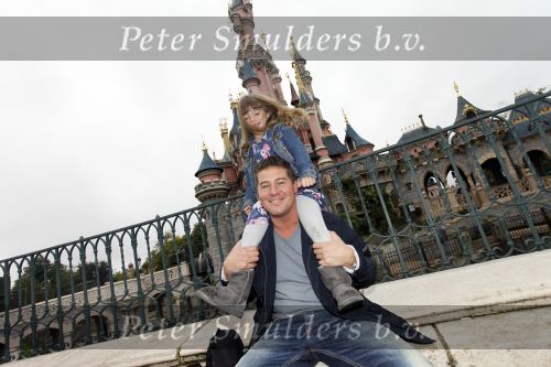Parijs 2 oktober 2010
Martijn Krabbe met dochters Michelle en Jasmijn in disneyland.
Peter Smulders bv