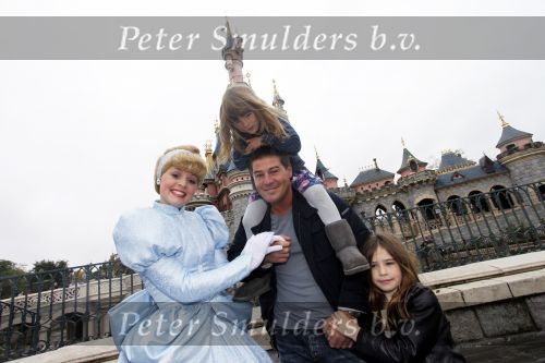 Parijs 2 oktober 2010
Martijn Krabbe met dochters Michelle en Jasmijn in disneyland.
Peter Smulders bv
