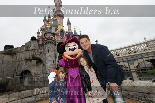 Parijs 2 oktober 2010
Martijn Krabbe met dochters Michelle en Jasmijn in disneyland.
Peter Smulders bv