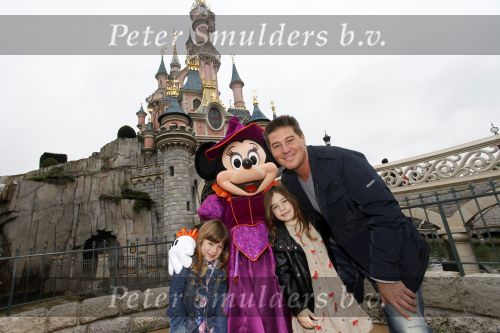 Parijs 2 oktober 2010
Martijn Krabbe met dochters Michelle en Jasmijn in disneyland.
Peter Smulders bv