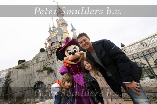 Parijs 2 oktober 2010
Martijn Krabbe met dochters Michelle en Jasmijn in disneyland.
Peter Smulders bv