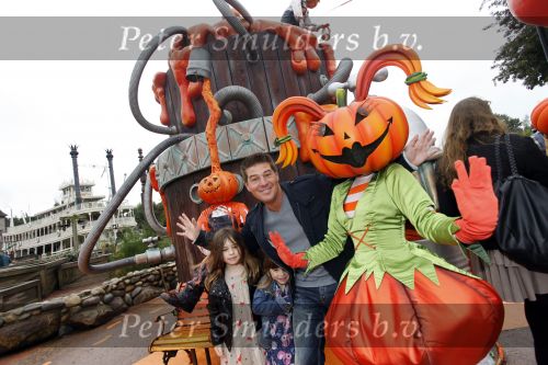 Parijs 2 oktober 2010
Martijn Krabbe met dochters Michelle en Jasmijn in disneyland.
Peter Smulders bv
