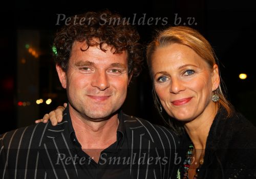 Gouda, 11 Oktober 2010
Premiere Ivo Niehe van de nieuwe theatervoorstelling van Mussen & Zwanen, LICHTJES IN JE OGEN.
Mary-Lou v Steenis met partner
Foto Peter Smulders BV