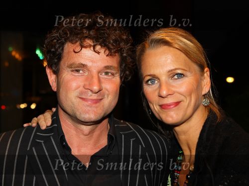 Gouda, 11 Oktober 2010
Premiere Ivo Niehe van de nieuwe theatervoorstelling van Mussen & Zwanen, LICHTJES IN JE OGEN.
Mary-Lou v Steenis met partner
Foto Peter Smulders BV