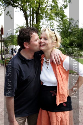 Kaatsheuvel 16 mei 2004
Bekende nederlanders in de efteling.
Marilou v Stenis zwanger met vriend en dochter
Peter Smulders bv