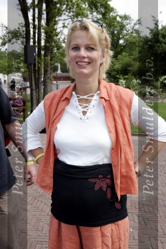 Kaatsheuvel 16 mei 2004
Bekende nederlanders in de efteling.
Marilou v Stenis zwanger met vriend en dochter
Peter Smulders bv
