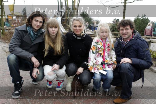 Harderwijk 20 maart 2010
Premiere show in het dolfinarium. 
Mary-Lou v Steenis met gezin