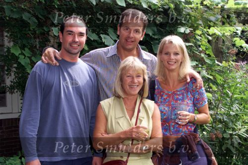 Laren 30 augustus 2001
Presentatie van het nieuwe TROS seizoen.
v.l.n.r. Cees Geel, Bert Kuizinga , Elsje de Wijn en Laren 30 augustus 2001
Mary-Lou v Steenis