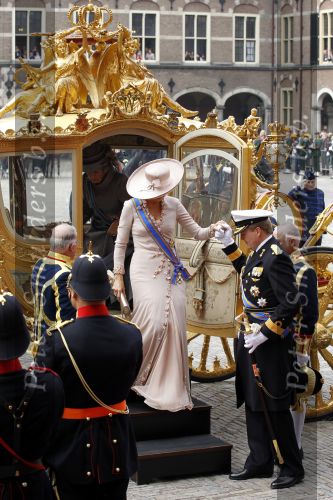 Den Haag 21 september 2010
Prinsjesdag 2010 op het binnenhof en bij paleis Noordeinde. Koningin Beatrix Prins Willem Alexander Prinses Maxima Prins Constantijn Prinses Laurentien Pieter v Vollenhoven en Prinses Margriet
Peter Smulders bv