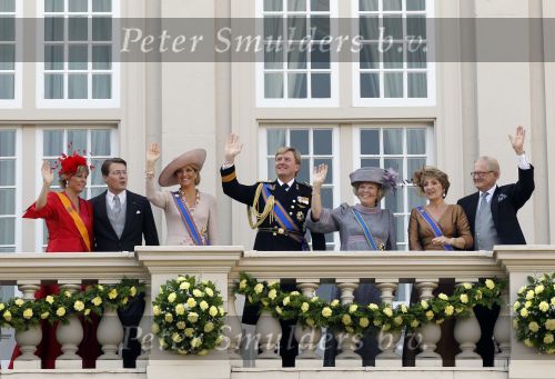 Den Haag 21 september 2010
Prinsjesdag 2010 op het binnenhof en bij paleis Noordeinde. Koningin Beatrix Prins Willem Alexander Prinses Maxima Prins Constantijn Prinses Laurentien Pieter v Vollenhoven en Prinses Margriet
Peter Smulders bv