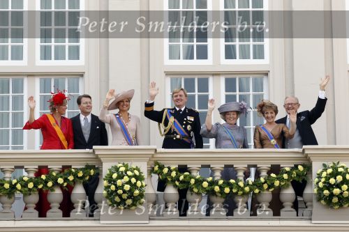 Den Haag 21 september 2010
Prinsjesdag 2010 op het binnenhof en bij paleis Noordeinde. Koningin Beatrix Prins Willem Alexander Prinses Maxima Prins Constantijn Prinses Laurentien Pieter v Vollenhoven en Prinses Margriet
Peter Smulders bv