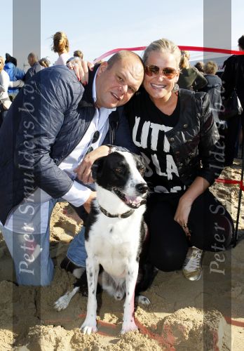 Scheveningen 3 oktober 2010
Dogwalk georganiseerd door de stichting van Bridget Maasland . Menno Kohler met vriendin en hond
Peter Smulders bv