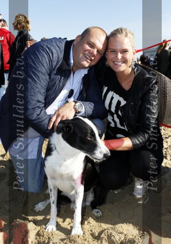 Scheveningen 3 oktober 2010
Dogwalk georganiseerd door de stichting van Bridget Maasland . Menno Kohler met vriendin en hond
Peter Smulders bv
