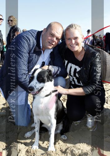 Scheveningen 3 oktober 2010
Dogwalk georganiseerd door de stichting van Bridget Maasland . Menno Kohler met vriendin en hond
Peter Smulders bv