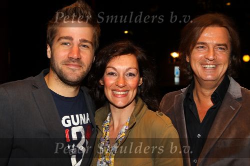 Gouda, 11 Oktober 2010
Premiere Ivo Niehe van de nieuwe theatervoorstelling van Mussen & Zwanen, LICHTJES IN JE OGEN.
Myrianne v Reeden met geheel rechts Hans Breedveld
Foto Peter Smulders BV