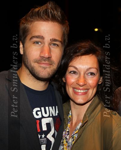 Gouda, 11 Oktober 2010
Premiere Ivo Niehe van de nieuwe theatervoorstelling van Mussen & Zwanen, LICHTJES IN JE OGEN.
Myrianne v Reeden met geheel rechts Hans Breedveld
Foto Peter Smulders BV