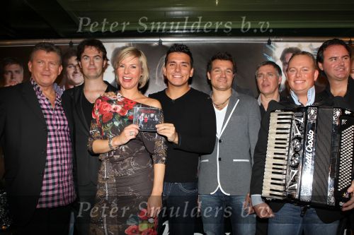 Volendam, 18 Oktober 2010 Hotel Spaander
CD Uitreiking Mon Amour met o.a.: Linda Schilder en Peter de Haan, Jan Smit en Jack Veerman
Foto Peter Smulders BV