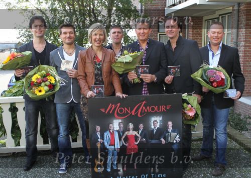 Volendam, 18 Oktober 2010 Hotel Spaander
CD Uitreiking Mon Amour met o.a.: Linda Schilder en Peter de Haan, Jan Smit en Jack Veerman
Foto Peter Smulders BV