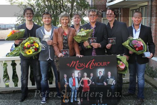 Volendam, 18 Oktober 2010 Hotel Spaander
CD Uitreiking Mon Amour met o.a.: Linda Schilder en Peter de Haan, Jan Smit en Jack Veerman
Foto Peter Smulders BV