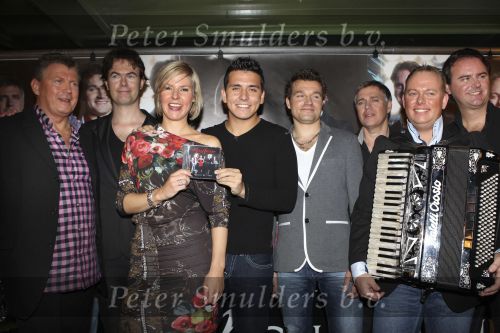 VOLENDAM 18 oktober 2010 - Uitreiking CD Mon Amour met Jack Veerman en zijn nieuwe band. FOTO PETER SMULDERS B.V.
