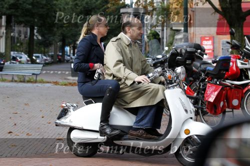 Amsterdam 25 september 2010
Monique Collignon met haar man Henny op de electrische scooter.
Peter Smulders bv