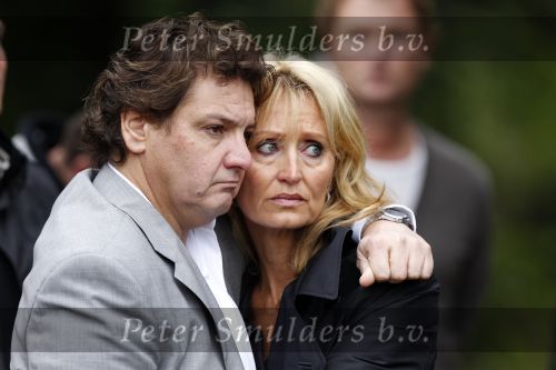 Amsterdam 14 oktober 2010
Begrafenis Marretje Heuckeroth , moeder van Gordon op de noorder begraafplaats. Rene en Natasja Froger
Peter Smulders bv