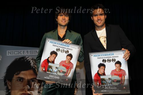 Volendam 30 september 2010
Presentatie CD ,uitreiking gouden en platina platen en presentatie strip Nick en Simon.
Peter Smulders bv