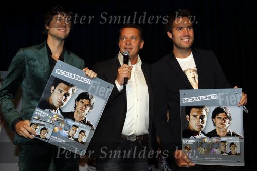 Volendam 30 september 2010
Presentatie CD ,uitreiking gouden en platina platen en presentatie strip Nick en Simon.
Peter Smulders bv