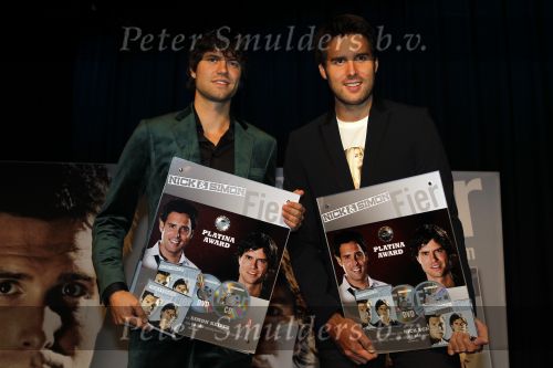 Volendam 30 september 2010
Presentatie CD ,uitreiking gouden en platina platen en presentatie strip Nick en Simon.
Peter Smulders bv