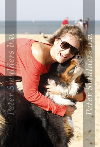 Scheveningen 3 oktober 2010
Dogwalk georganiseerd door de stichting van Bridget Maasland .Nikkie Plessen met hond
Peter Smulders bv