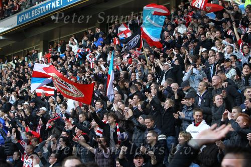 Eindhoven, 24 Oktober 2010
Kompetitiewedstrijd PSV-Feyenoord, eindstand 10-0 Seizoen 2010/2011
De grootste nederlaag van Feyenoord ooit in het betaalde voetbal
Evenaring van de grootste overwinning PSV in het betaald Voetbal
PSV Supporters
Foto Junior Smulders