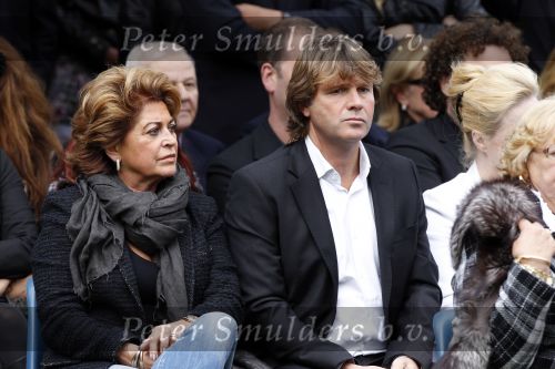 Amsterdam 14 oktober 2010
Begrafenis Marretje Heuckeroth , moeder van Gordon op de noorder begraafplaats. Peter Gallas en Christine Kroonenberg
Peter Smulders bv