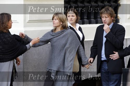 Amsterdam 12 oktober 2010
Herdenkingsdienst van Antonie Kamerling in het Amstel Hotel. De wagens van de stoet waren allemaal cadillac s. Peter Paul Muller met vrouw
Peter Smulders bv