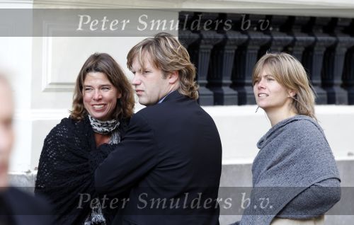 Amsterdam 12 oktober 2010
Herdenkingsdienst van Antonie Kamerling in het Amstel Hotel. De wagens van de stoet waren allemaal cadillac s. Peter Paul Muller met vrouw
Peter Smulders bv