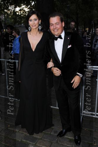 Amsterdam 29 september 2010
Pink Ribbon gala in de westerkerk. Pia Douwes met een kennis
Peter Smulders bv