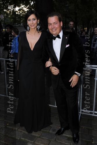 Amsterdam 29 september 2010
Pink Ribbon gala in de westerkerk. Pia Douwes met een kennis
Peter Smulders bv