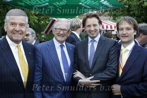 Breukelen 16 juni 2010
Haringparty op Neyenrode. Pieter v Vollenhoven met Prins Floris en Guido den Aantrekker
Peter Smulders bv